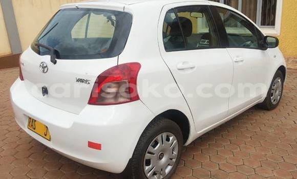 Sayi Na hannu Toyota Yaris Blanc Mota in Gicumbi a Rwanda Sayi Na hannu Toyota Yaris Blanc Mota in Gicumbi a Rwanda