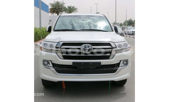 Acheter Import Voiture Toyota Land Cruiser Blanc à Import - Dubai, Rwanda Acheter Import Voiture Toyota Land Cruiser Blanc à Import - Dubai, Rwanda
