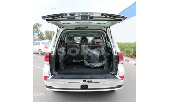 Acheter Import Voiture Toyota Land Cruiser Blanc à Import - Dubai, Rwanda Acheter Import Voiture Toyota Land Cruiser Blanc à Import - Dubai, Rwanda