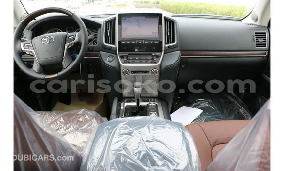 Acheter Import Voiture Toyota Land Cruiser Blanc à Import - Dubai, Rwanda Acheter Import Voiture Toyota Land Cruiser Blanc à Import - Dubai, Rwanda