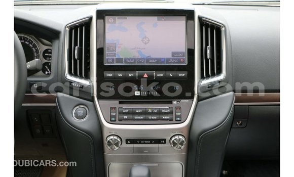 Acheter Import Voiture Toyota Land Cruiser Blanc à Import - Dubai, Rwanda Acheter Import Voiture Toyota Land Cruiser Blanc à Import - Dubai, Rwanda