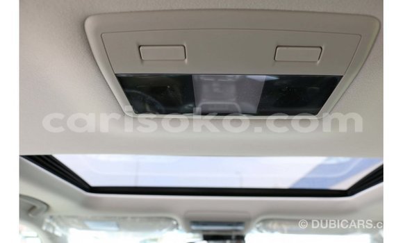 Acheter Import Voiture Toyota Land Cruiser Blanc à Import - Dubai, Rwanda Acheter Import Voiture Toyota Land Cruiser Blanc à Import - Dubai, Rwanda