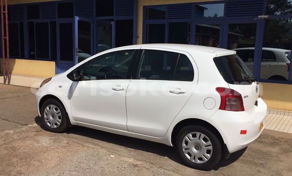 Acheter Occasion Voiture Toyota Yaris Blanc à Gicumbi, Rwanda Acheter Occasion Voiture Toyota Yaris Blanc à Gicumbi, Rwanda