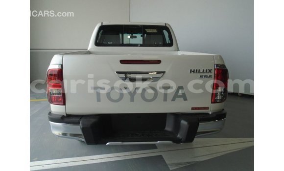 Acheter Import Voiture Toyota Hilux Blanc à Import - Dubai, Rwanda Acheter Import Voiture Toyota Hilux Blanc à Import - Dubai, Rwanda