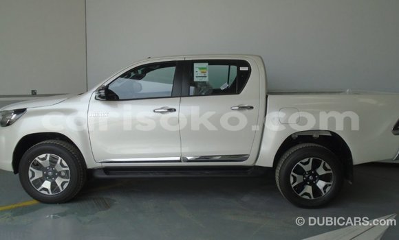 Acheter Import Voiture Toyota Hilux Blanc à Import - Dubai, Rwanda Acheter Import Voiture Toyota Hilux Blanc à Import - Dubai, Rwanda