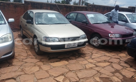 Acheter Occasion Voiture Toyota Carina Gris à Kigali, Rwanda Acheter Occasion Voiture Toyota Carina Gris à Kigali, Rwanda