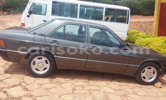 Acheter Occasion Voiture Mercedes-Benz 190 Gris à Kigali, Rwanda Acheter Occasion Voiture Mercedes-Benz 190 Gris à Kigali, Rwanda