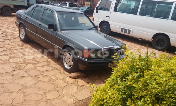 Acheter Occasion Voiture Mercedes-Benz 190 Gris à Kigali, Rwanda Acheter Occasion Voiture Mercedes-Benz 190 Gris à Kigali, Rwanda