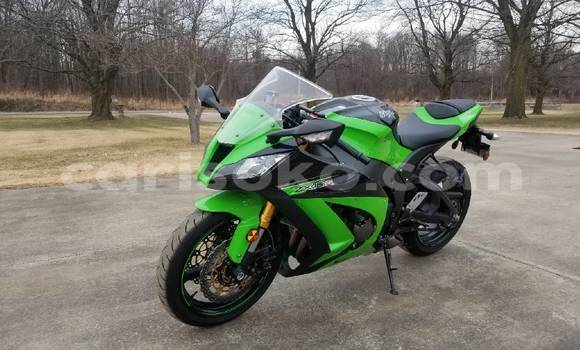 Buy Used Kawasaki Ninja ZX-10R Green Bike in Kigali in Rwanda Buy Used Kawasaki Ninja ZX-10R Green Bike in Kigali in Rwanda