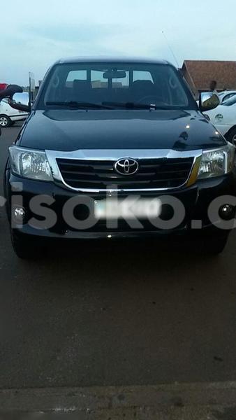 Big with watermark hilux 2014 cyub