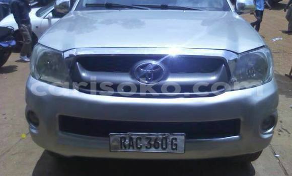 Acheter Occasion Voiture Toyota Hilux Gris à Gicumbi au Rwanda Acheter Occasion Voiture Toyota Hilux Gris à Gicumbi au Rwanda