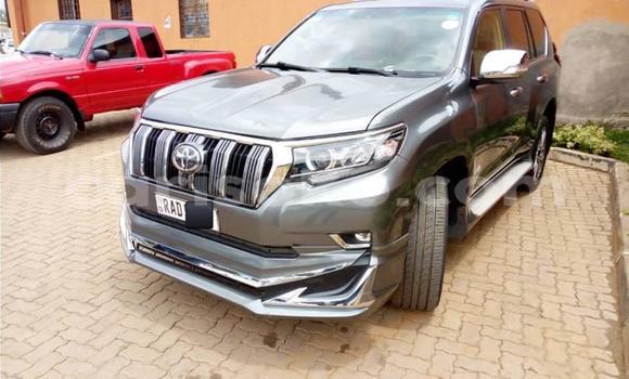 Sayi Na hannu Toyota Land Cruiser Prado Beige Mota in Kigali a Rwanda Sayi Na hannu Toyota Land Cruiser Prado Beige Mota in Kigali a Rwanda
