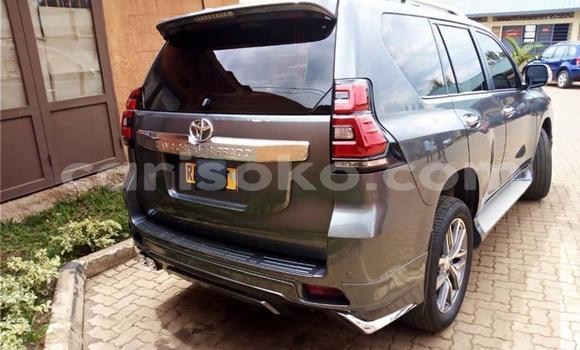 Sayi Na hannu Toyota Land Cruiser Prado Beige Mota in Kigali a Rwanda Sayi Na hannu Toyota Land Cruiser Prado Beige Mota in Kigali a Rwanda
