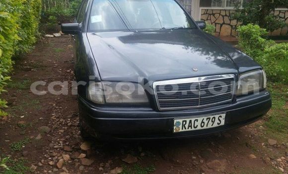 Acheter Occasion Voiture Mercedes-Benz C–Class Noir à Gicumbi, Rwanda Acheter Occasion Voiture Mercedes-Benz C–Class Noir à Gicumbi, Rwanda