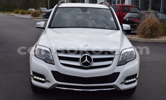اشتري مستعمل Mercedes Viano Blanc سيارة في Gasarenda في Rwanda