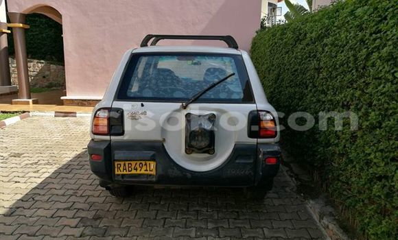 اشتري مستعمل Toyota RAV4 Blanc سيارة في Gicumbi في Rwanda اشتري مستعمل Toyota RAV4 Blanc سيارة في Gicumbi في Rwanda