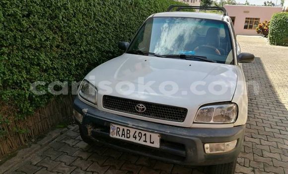 اشتري مستعمل Toyota RAV4 Blanc سيارة في Gicumbi في Rwanda اشتري مستعمل Toyota RAV4 Blanc سيارة في Gicumbi في Rwanda