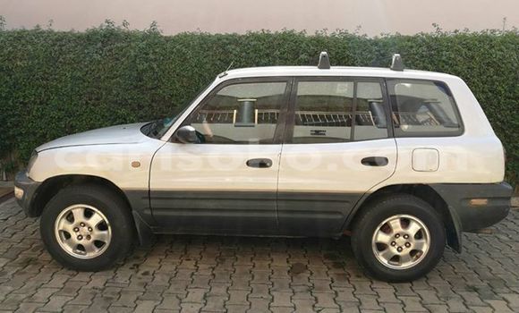 اشتري مستعمل Toyota RAV4 Blanc سيارة في Gicumbi في Rwanda اشتري مستعمل Toyota RAV4 Blanc سيارة في Gicumbi في Rwanda