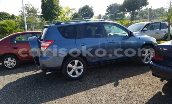 Sayi Na hannu Toyota RAV4 Bleu Mota in Kigali a Rwanda Sayi Na hannu Toyota RAV4 Bleu Mota in Kigali a Rwanda