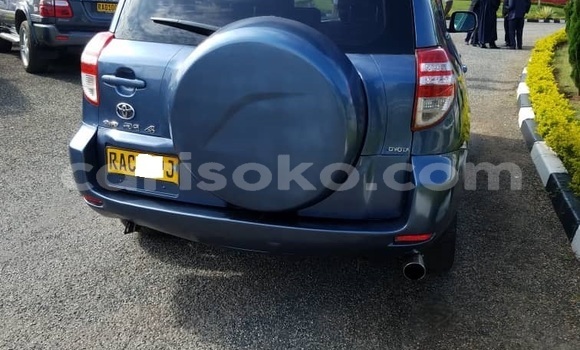 Sayi Na hannu Toyota RAV4 Bleu Mota in Kigali a Rwanda Sayi Na hannu Toyota RAV4 Bleu Mota in Kigali a Rwanda