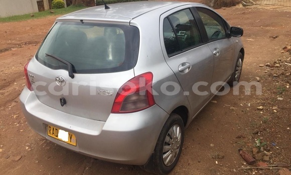 Sayi Na hannu Toyota Yaris Gris Mota in Kigali a Rwanda Sayi Na hannu Toyota Yaris Gris Mota in Kigali a Rwanda