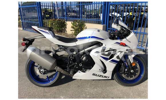 اشتري مستعمل Suzuki GSX–R Blanc دراجة نارية في Gasarenda في Rwanda