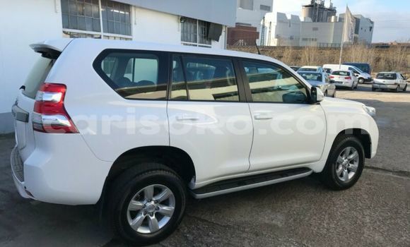 Sayi Na hannu Toyota Land Cruiser Prado Blanc Mota in Kigali a Rwanda Sayi Na hannu Toyota Land Cruiser Prado Blanc Mota in Kigali a Rwanda