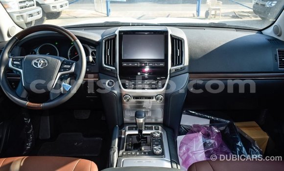 Acheter Import Voiture Toyota Land Cruiser Blanc à Import - Dubai, Rwanda Acheter Import Voiture Toyota Land Cruiser Blanc à Import - Dubai, Rwanda