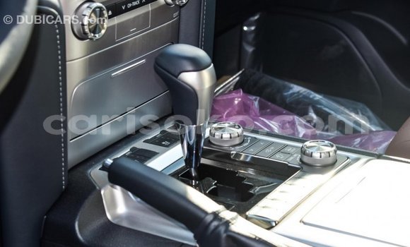 Acheter Import Voiture Toyota Land Cruiser Blanc à Import - Dubai, Rwanda Acheter Import Voiture Toyota Land Cruiser Blanc à Import - Dubai, Rwanda