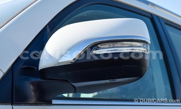 Acheter Import Voiture Toyota Land Cruiser Blanc à Import - Dubai, Rwanda Acheter Import Voiture Toyota Land Cruiser Blanc à Import - Dubai, Rwanda