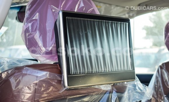 Acheter Import Voiture Toyota Land Cruiser Blanc à Import - Dubai, Rwanda Acheter Import Voiture Toyota Land Cruiser Blanc à Import - Dubai, Rwanda