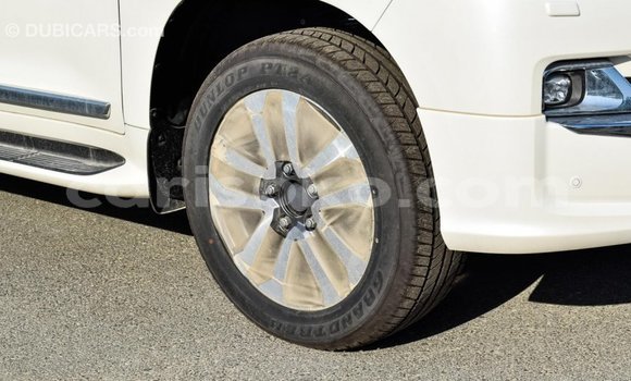 Acheter Import Voiture Toyota Land Cruiser Blanc à Import - Dubai, Rwanda Acheter Import Voiture Toyota Land Cruiser Blanc à Import - Dubai, Rwanda