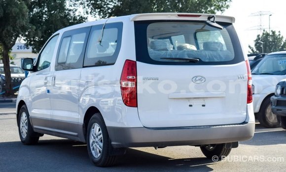 Sayi Imported Hyundai Accent Blanc Mota in Import - Dubai a Rwanda Sayi Imported Hyundai Accent Blanc Mota in Import - Dubai a Rwanda