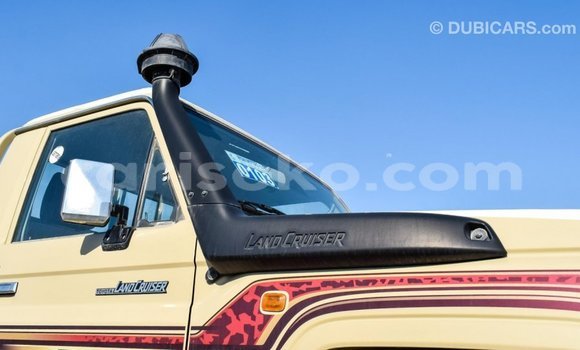 Acheter Import Voiture Toyota Land Cruiser Beige à Import - Dubai, Rwanda Acheter Import Voiture Toyota Land Cruiser Beige à Import - Dubai, Rwanda