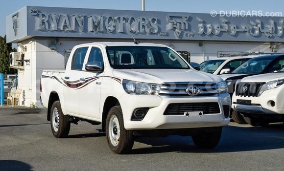 Sayi Imported Toyota Hilux Blanc Mota in Import - Dubai a Rwanda Sayi Imported Toyota Hilux Blanc Mota in Import - Dubai a Rwanda