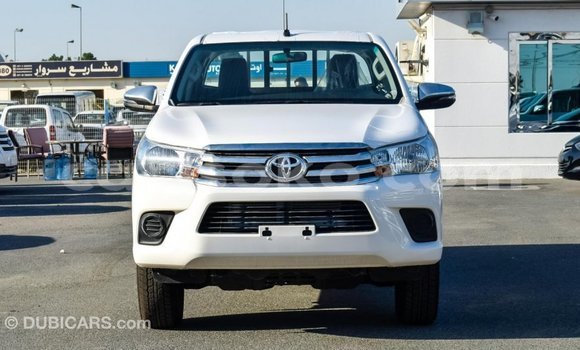 Sayi Imported Toyota Hilux Blanc Mota in Import - Dubai a Rwanda Sayi Imported Toyota Hilux Blanc Mota in Import - Dubai a Rwanda