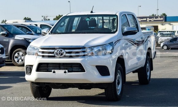 Sayi Imported Toyota Hilux Blanc Mota in Import - Dubai a Rwanda Sayi Imported Toyota Hilux Blanc Mota in Import - Dubai a Rwanda