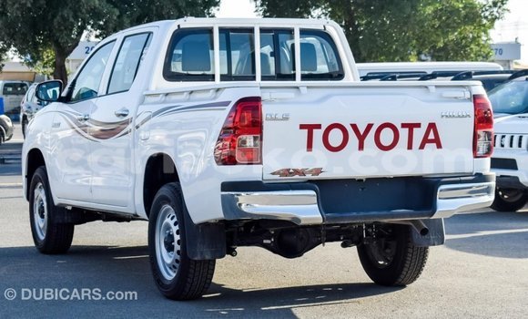 Sayi Imported Toyota Hilux Blanc Mota in Import - Dubai a Rwanda Sayi Imported Toyota Hilux Blanc Mota in Import - Dubai a Rwanda