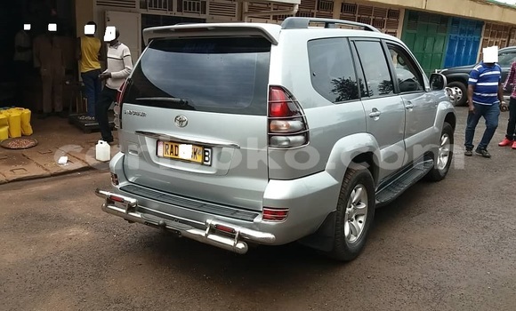 Sayi Na hannu Toyota Land Cruiser Prado Gris Mota in Kigali a Rwanda Sayi Na hannu Toyota Land Cruiser Prado Gris Mota in Kigali a Rwanda