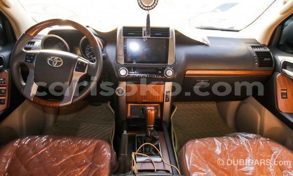 Acheter Import Voiture Toyota Prado Blanc à Import - Dubai, Rwanda Acheter Import Voiture Toyota Prado Blanc à Import - Dubai, Rwanda
