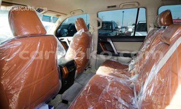 Acheter Import Voiture Toyota Prado Blanc à Import - Dubai, Rwanda Acheter Import Voiture Toyota Prado Blanc à Import - Dubai, Rwanda