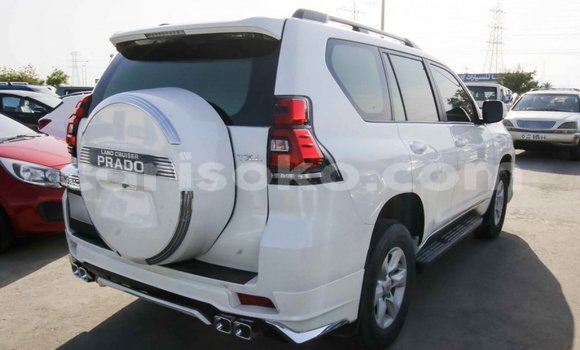 Acheter Import Voiture Toyota Prado Blanc à Import - Dubai, Rwanda Acheter Import Voiture Toyota Prado Blanc à Import - Dubai, Rwanda