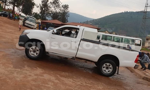 اشتري مستعمل Toyota Hilux Blanc سيارة في Kigali في Rwanda اشتري مستعمل Toyota Hilux Blanc سيارة في Kigali في Rwanda