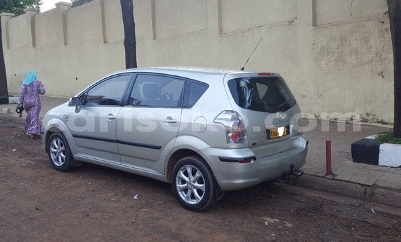 Sayi Na hannu Toyota Corolla Verso Gris Mota in Kigali a Rwanda Sayi Na hannu Toyota Corolla Verso Gris Mota in Kigali a Rwanda