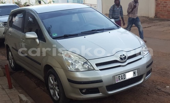 Sayi Na hannu Toyota Corolla Verso Gris Mota in Kigali a Rwanda Sayi Na hannu Toyota Corolla Verso Gris Mota in Kigali a Rwanda