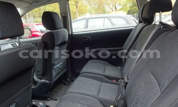 اشتري مستعمل Toyota Avensis Verso Bleu سيارة في Kigali في Rwanda اشتري مستعمل Toyota Avensis Verso Bleu سيارة في Kigali في Rwanda