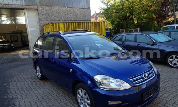 اشتري مستعمل Toyota Avensis Verso Bleu سيارة في Kigali في Rwanda اشتري مستعمل Toyota Avensis Verso Bleu سيارة في Kigali في Rwanda