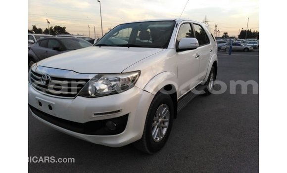 Acheter Import Voiture Toyota Fortuner Blanc à Import - Dubai, Rwanda Acheter Import Voiture Toyota Fortuner Blanc à Import - Dubai, Rwanda