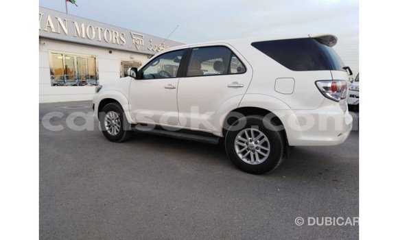 Acheter Import Voiture Toyota Fortuner Blanc à Import - Dubai, Rwanda Acheter Import Voiture Toyota Fortuner Blanc à Import - Dubai, Rwanda