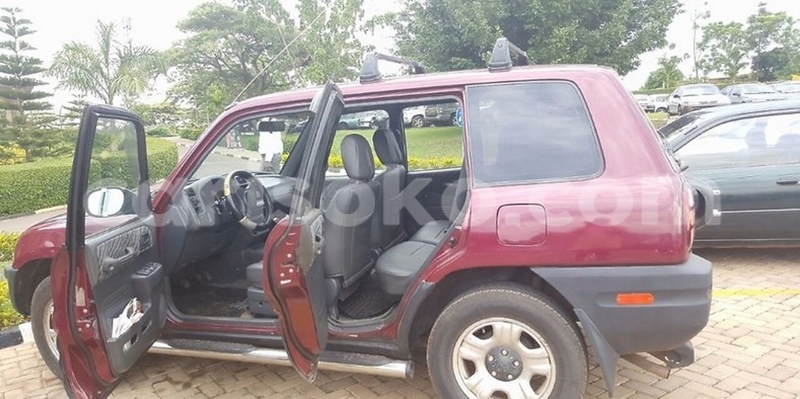 Big with watermark toyota rav4 1997 philip 0722123080 145000km 5300000 2